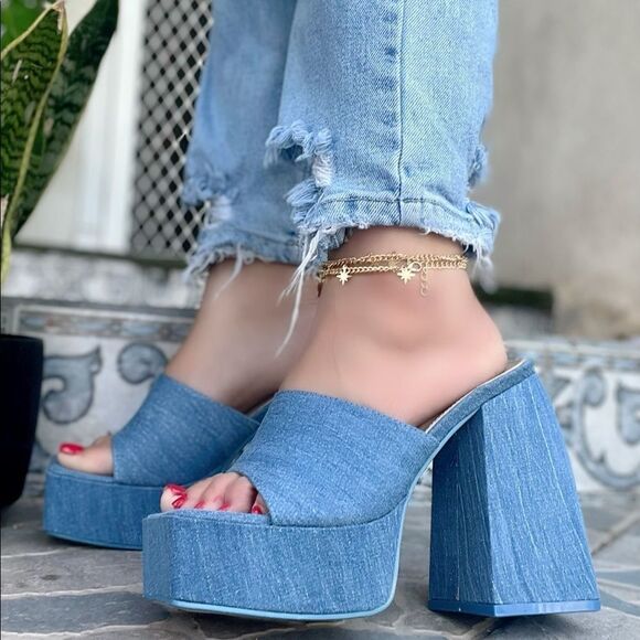 Denim Square Toe Wolf Heel - Picture 1 of 6